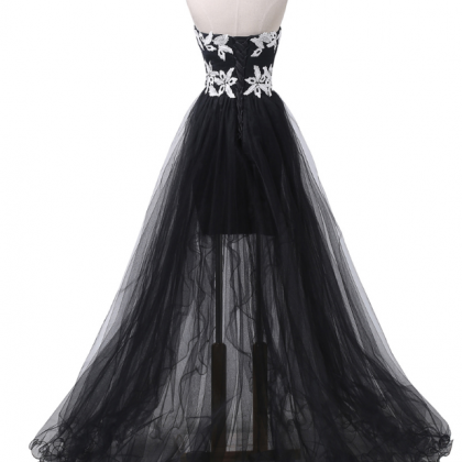 The Sleeveless Black Dress Elegantly Formal Ball..