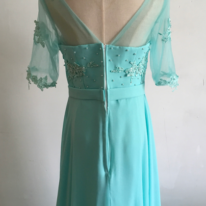 A Long Chiffon Gown With A Formal Evening Gown on Luulla