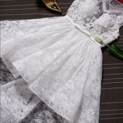 White Lace A-line Homecoming Dresse..