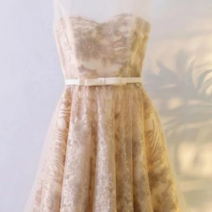A-line Boat Neck Knee-length Champagne Tulle..