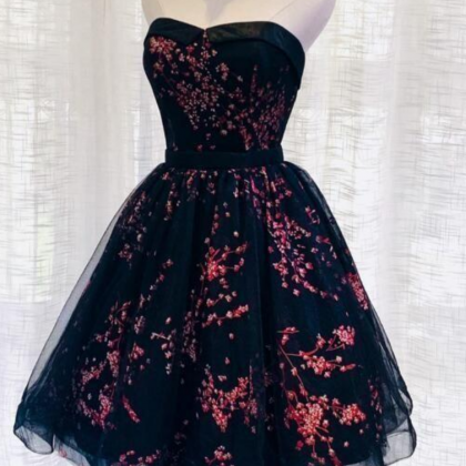 Lovely Black Sweetheart Short Homecoming Dress