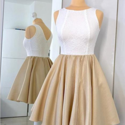 A-line Round Neck Light Champagne Short Homecoming..