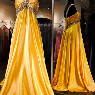 Yellow sweetheart leads a shoulder gown, order pearl, evening dress.
