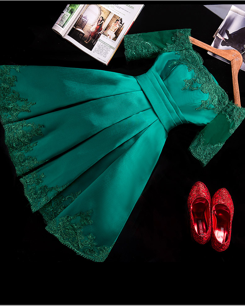 Short Appliques Green Charming Half-sleeve Lace Homecoming Dress