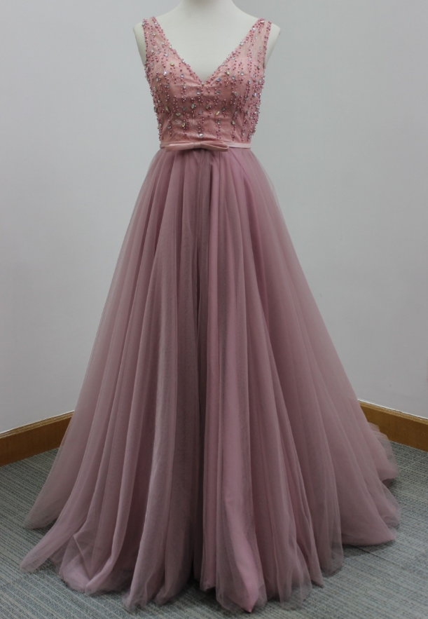Elegant V Neck Long Sleeves Prom Dress with Tulle Ruffles and Appliques