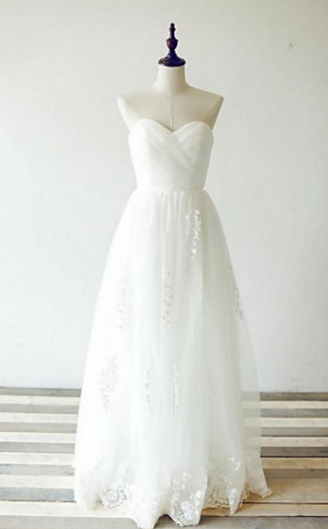 Sleeveless Ivory Wedding Dress With Appliques Lace