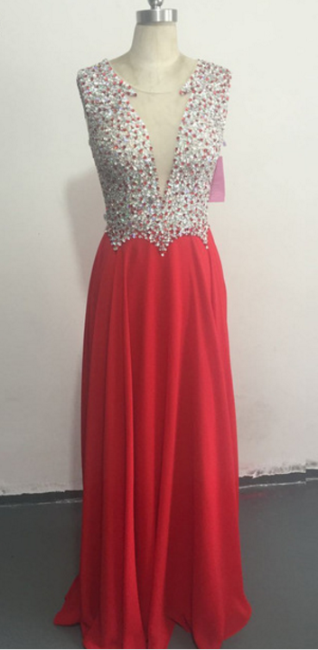 The Red Chiffon Gown, The Elegant Neckline Neckline, The Ball Gown Gown