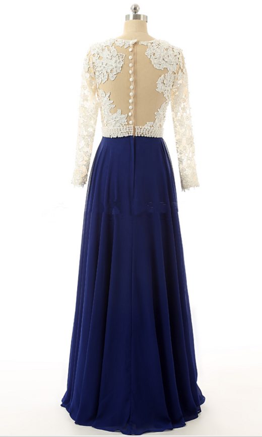 High Quality Headwear With High Quality, A Long Evening Dress Is Worn