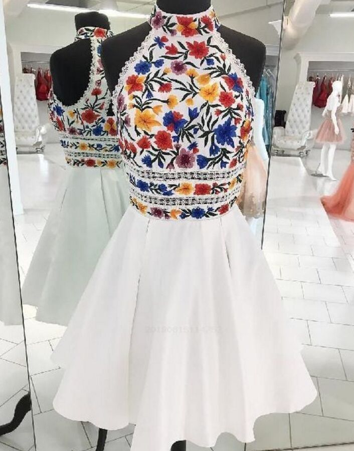 Beautiful Custom Made A-line Luxury Embroidery White Homecoming Dress,halter Graduation Dress