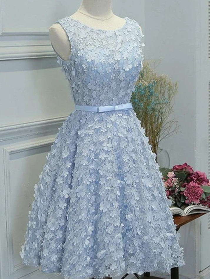 A-line Boat Neck Knee-length Blue Lace Homecoming Dress With Appliques