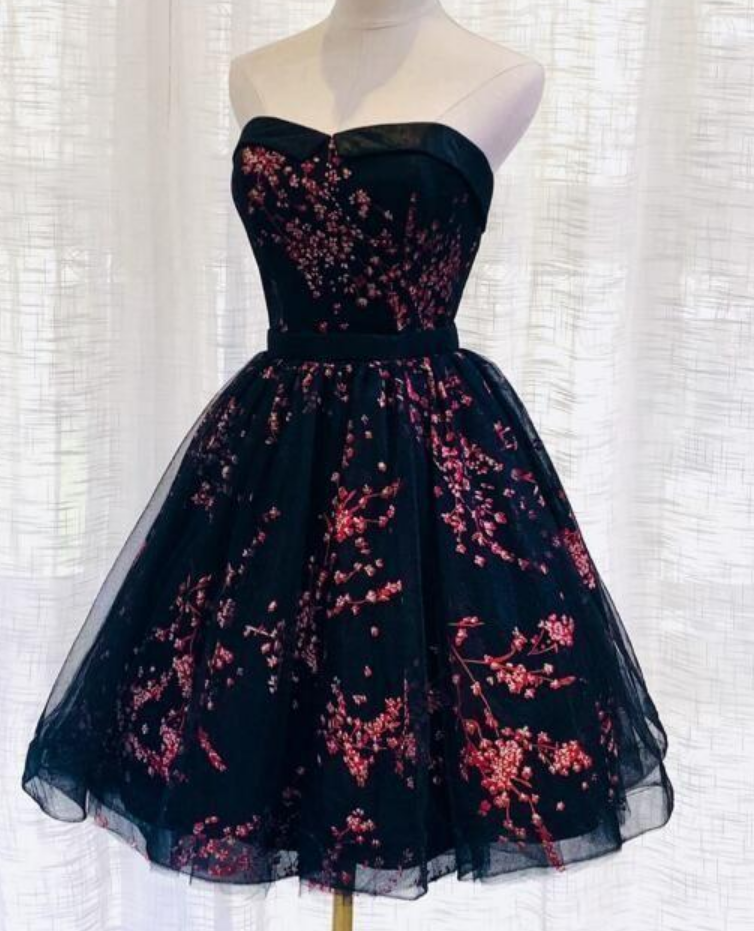 Lovely Black Sweetheart Short Homecoming Dress