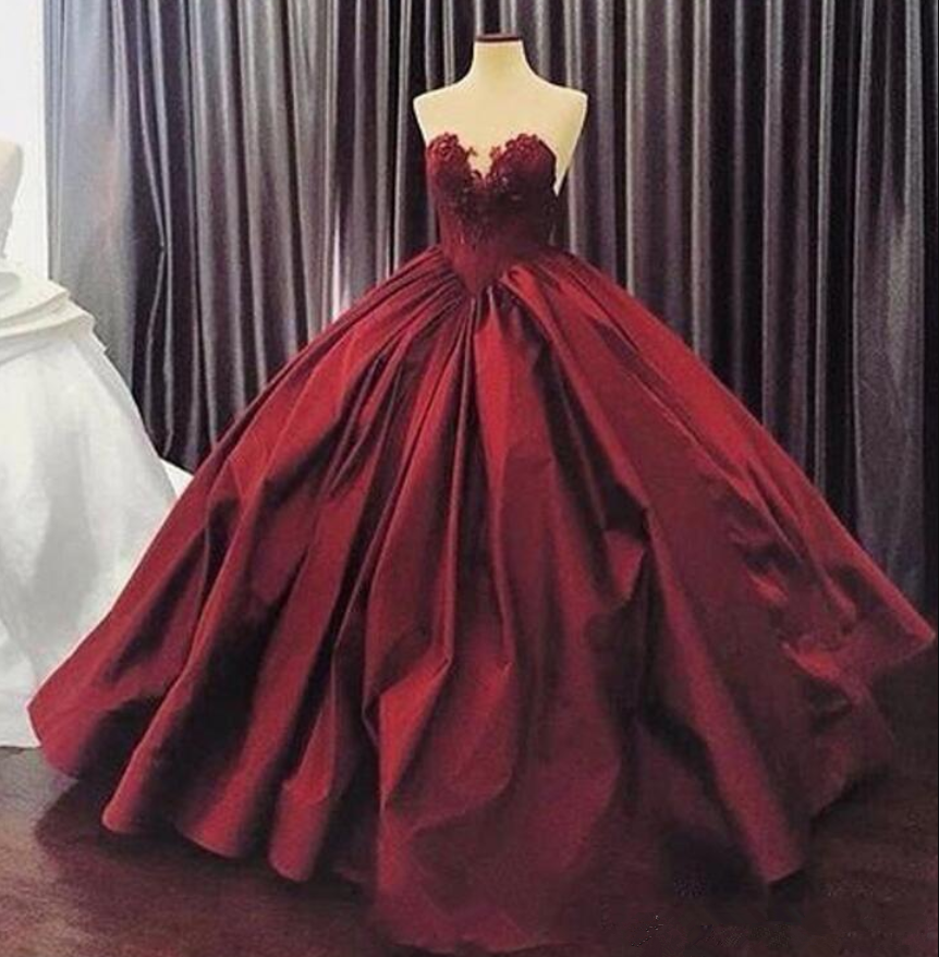 Burgundy Prom Dresses Appliques Ball-gown Elegant Sweetheart Sleeveless With Lace Appliques Satin Skirt 15 Girl Quinceanera Gowns