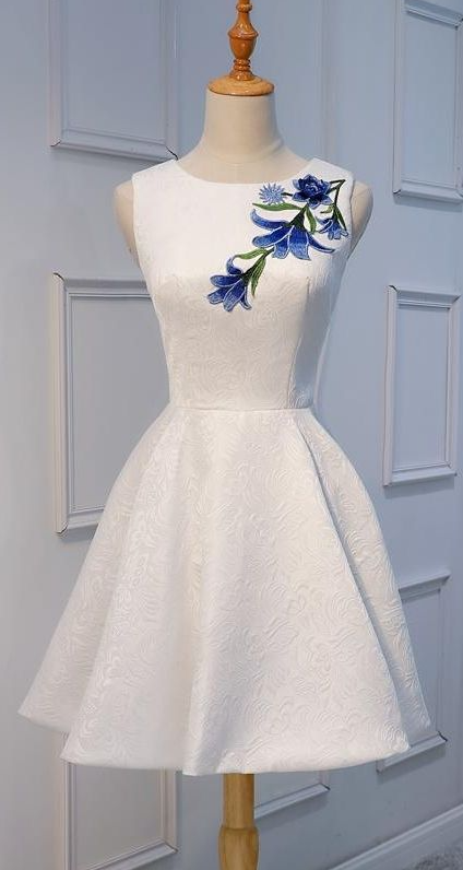 Unique White Lace Applique Short Homecoming Dresses
