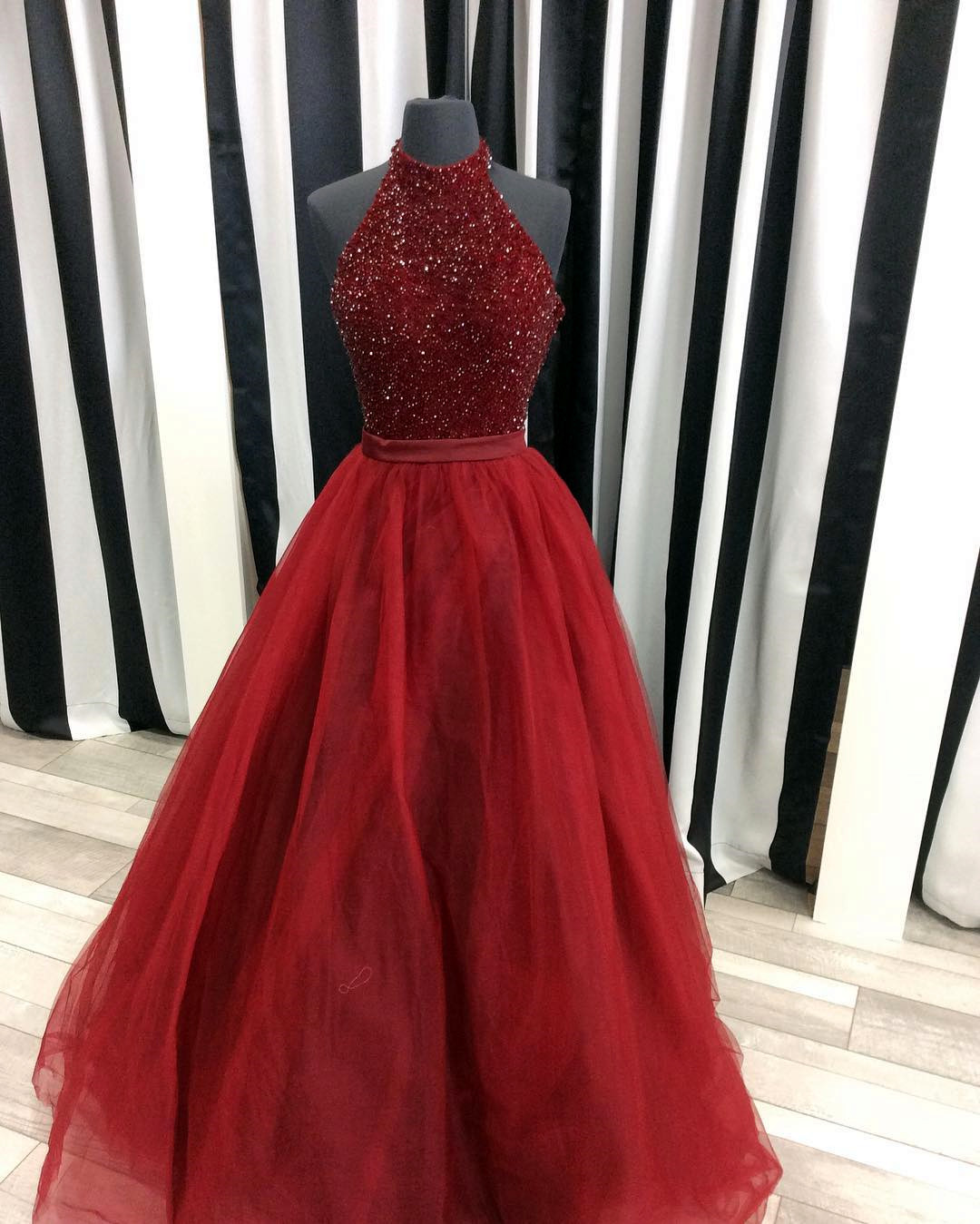 New Arrival Prom Dress Modest Prom Dress Sparkly Beaded Halter Long Organza Ball Gowns Prom