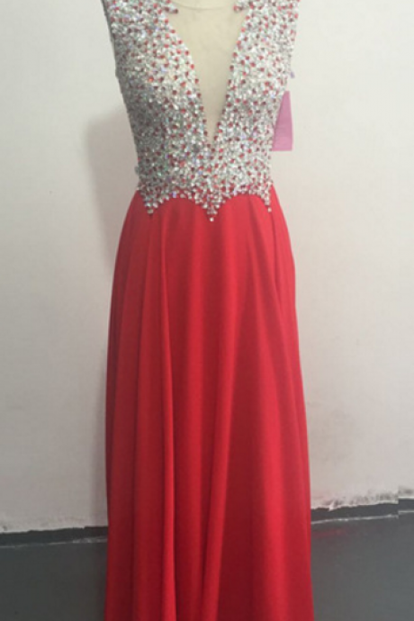 The Red Chiffon Gown, The Elegant Neckline Neckline, The Ball Gown Gown
