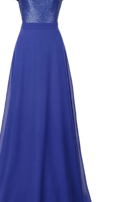 The Short-sleeved Ball Gown Was Worn From The Shoulders In A Blue Evening Gown