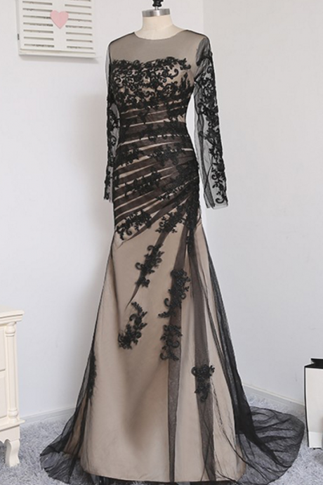 A Black, Elegant Evening Gown With A Mermaid Tulle Satin Gown With A Long Evening Gown