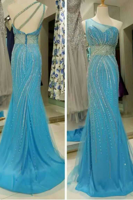 The luxurious hand-tailored blue one-shouldered, one-shouldered, one-shouldered, one-shouldered evening gown of a star formal gown