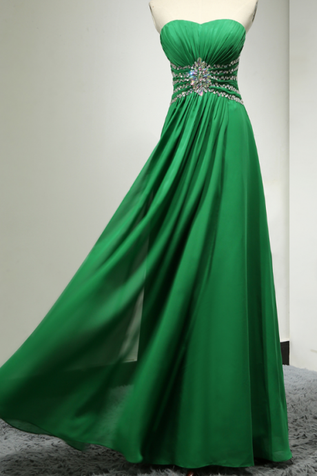 The Green Chiffon Evening Gown Was Made Into An Evening Gown With A Formal Tufted Gown For The Evening Gown