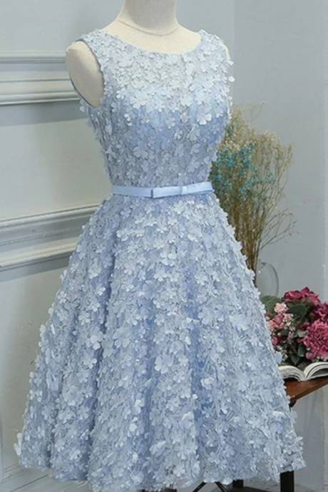 A-line Boat Neck Knee-length Blue Lace Homecoming Dress With Appliques