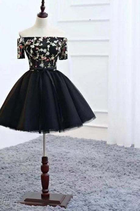 Black Party Dress Off Shoulder Evening Dress Lace Applique Homecoming Dress Tulle Bubble Skirt