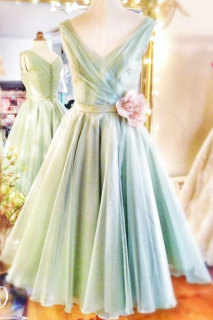 Mnit Green Bridesmaid Dress A-line Mini Short Bridesmaid Dresses V-neck With Handmade Flower Bridesmaid Dress