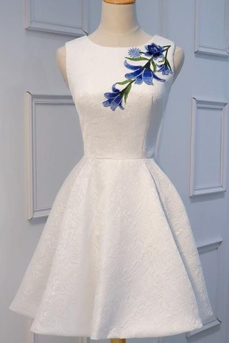 Unique White Lace Applique Short Homecoming Dresses