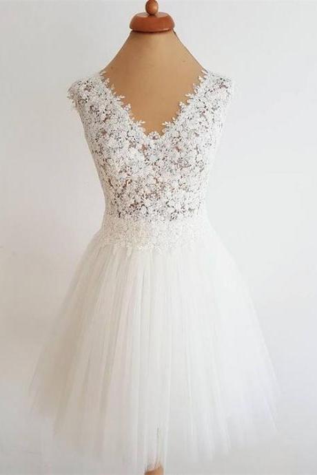 Romantic Tulle V-neck A-line Homecoming Dresses With Appliques