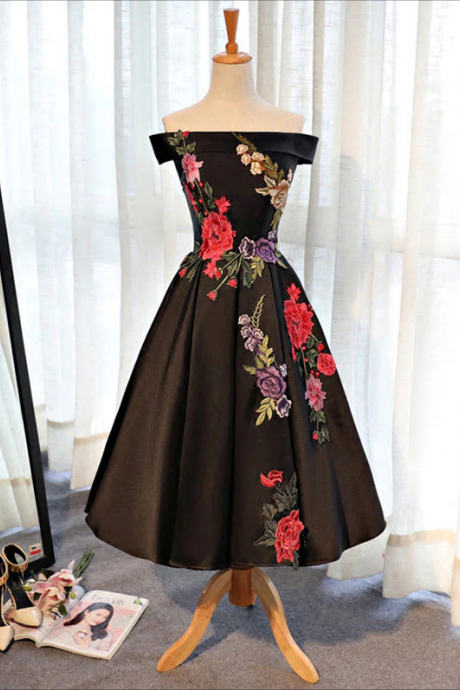 Black Satin Short Prom Dress, Black Homecoming Dresses With Lace Applique