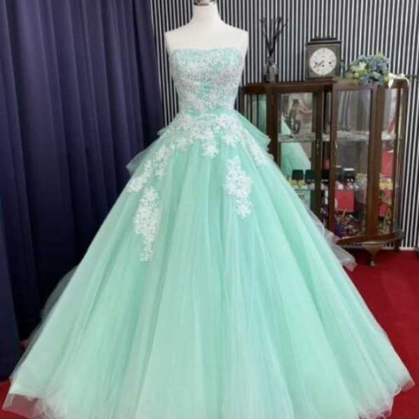 A Line Strapless Tulle Prom Dress With White Lace